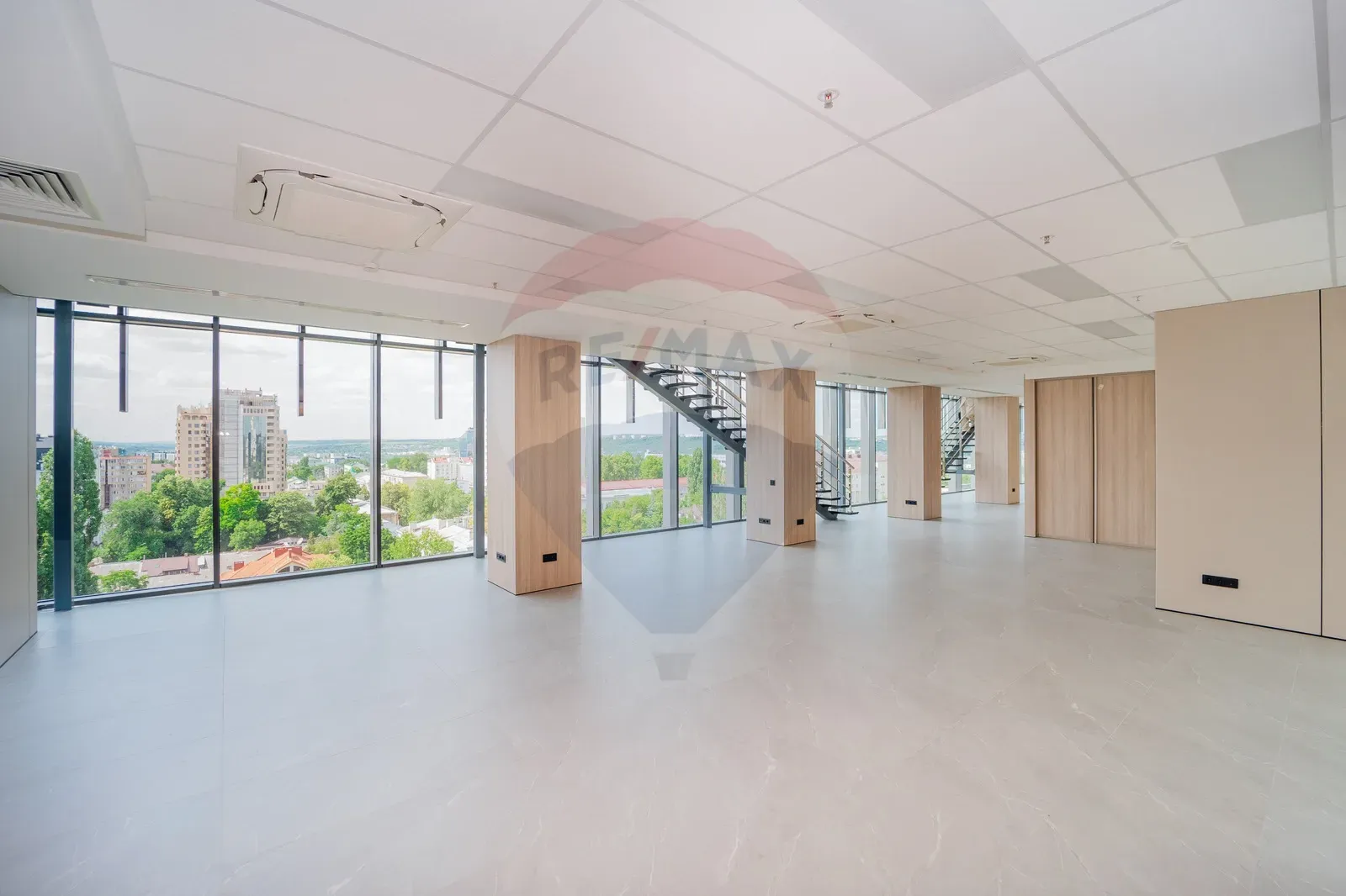 1-bedroom office, 170 m² — Image 1
