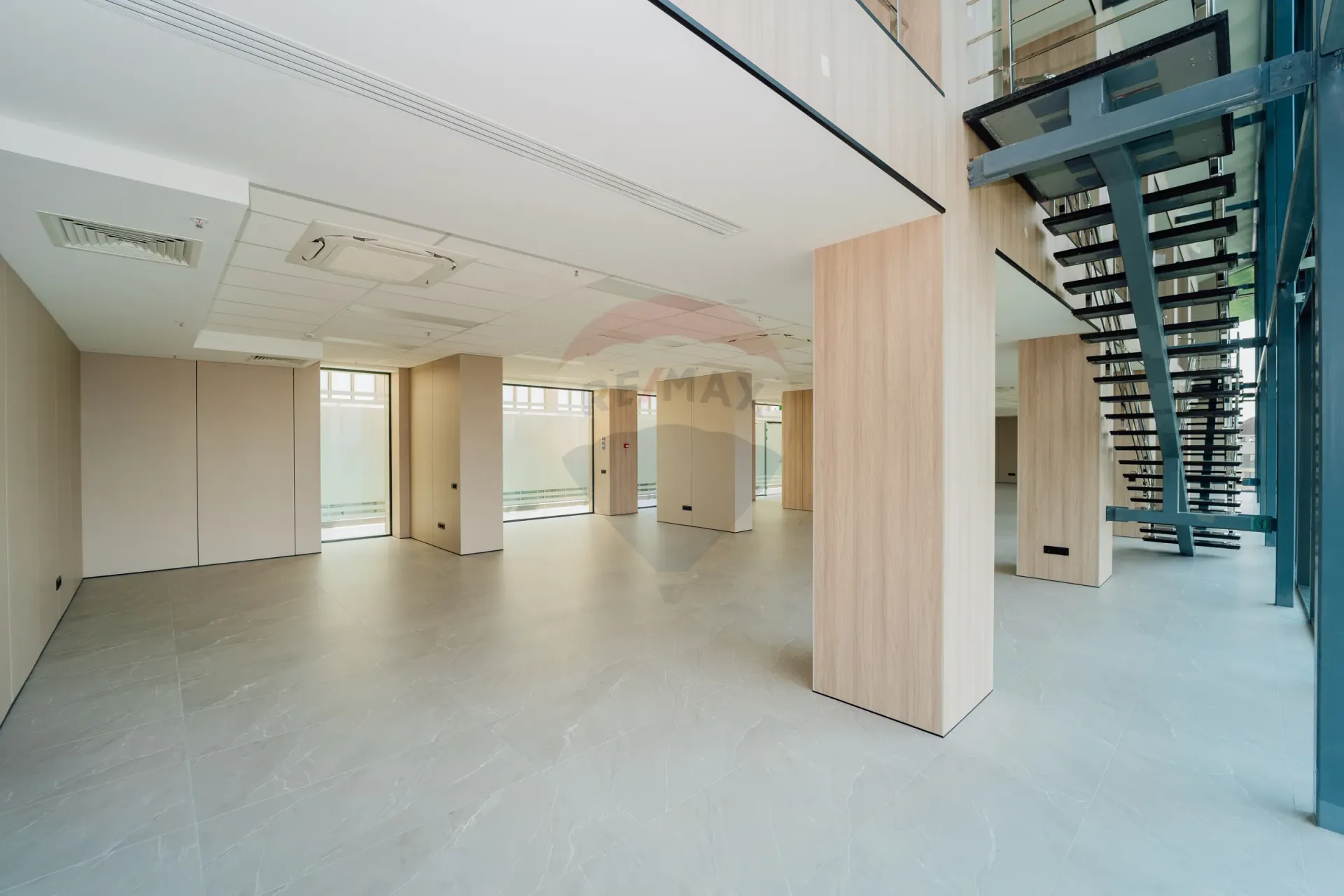 1-bedroom office, 132 m² — Image 1