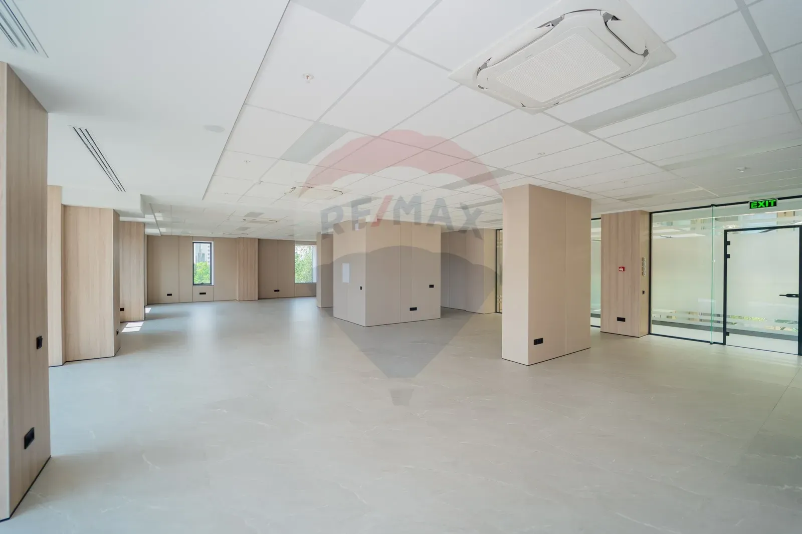 1-bedroom office, 168.2 m² — Image 1