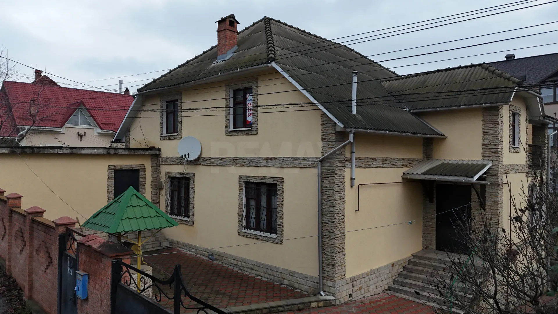 3-floor house, 315 m² — Image 1