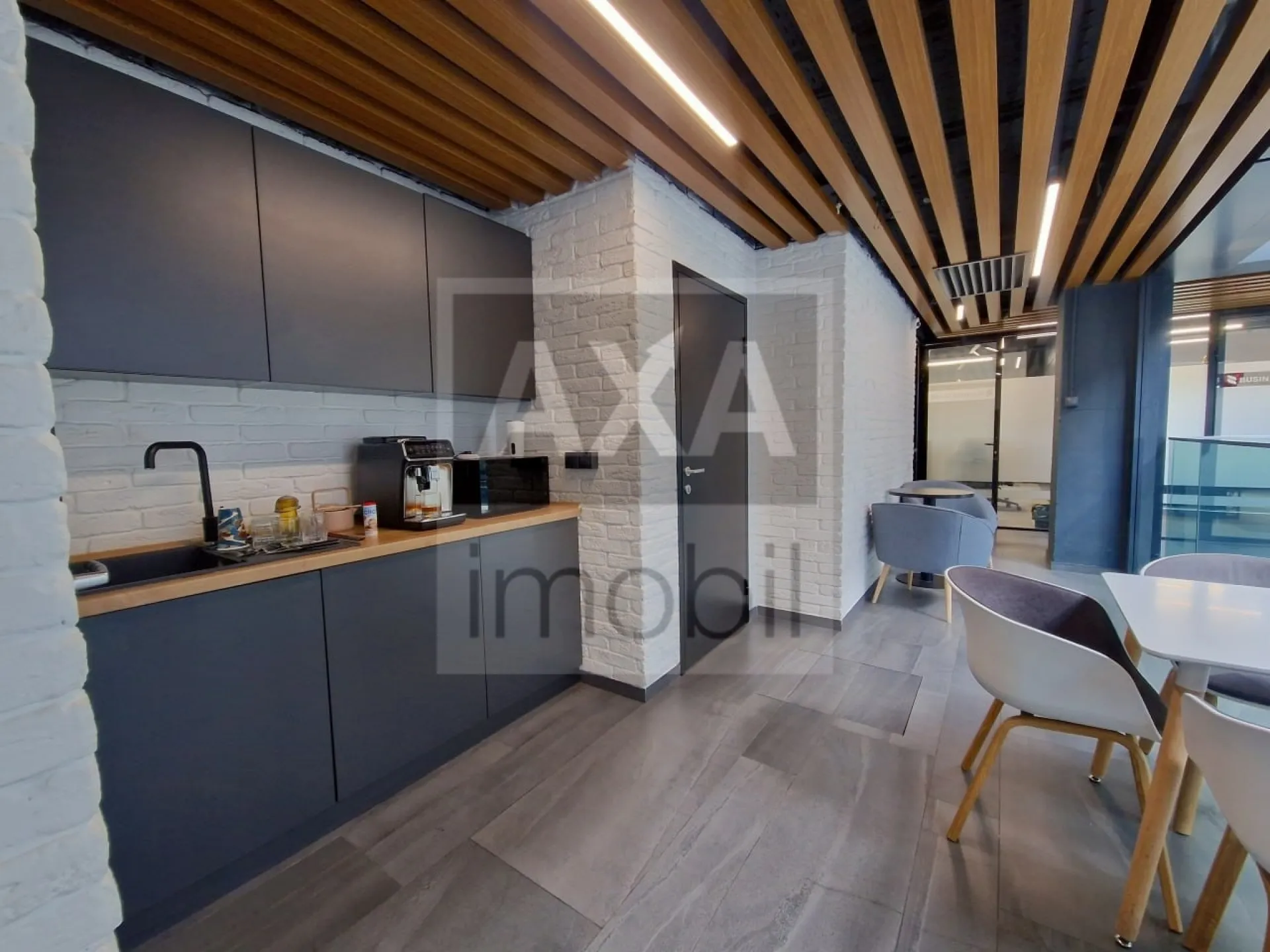 3-bedroom office, 300 m² — Image 2