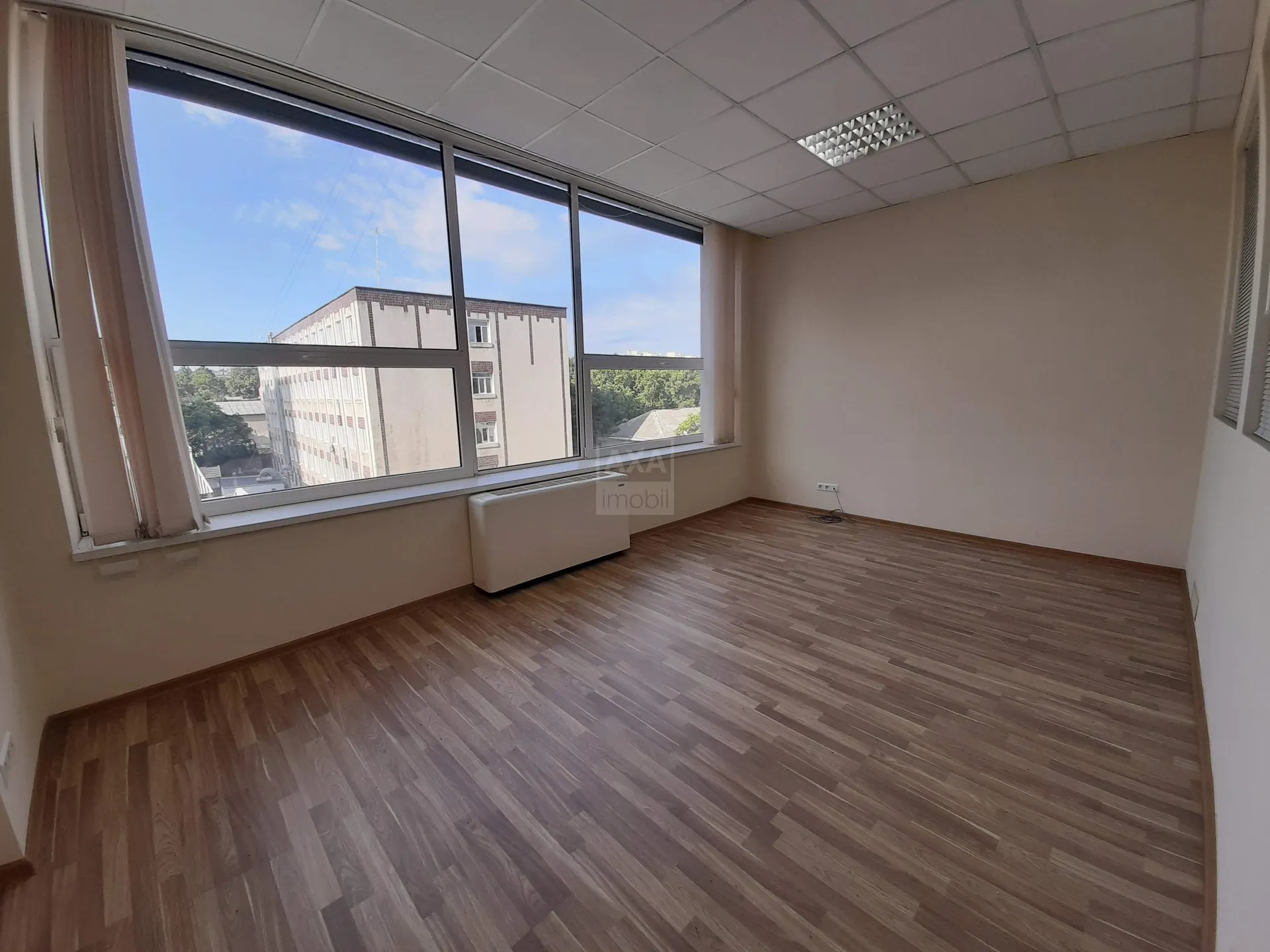 1-camere birou, 72 m² — Imagine 1