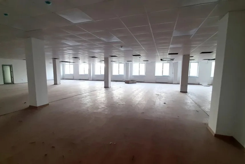 1-bedroom office, 300 m² — Image 1