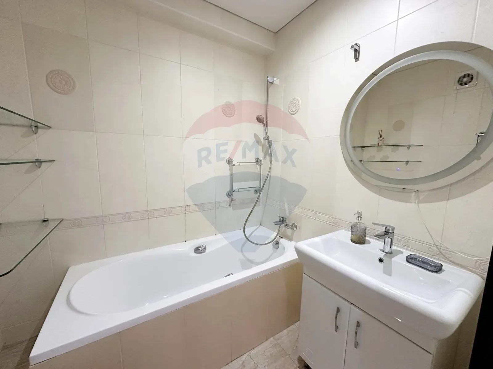 1-bedroom apartment, 42 m² — Image 3