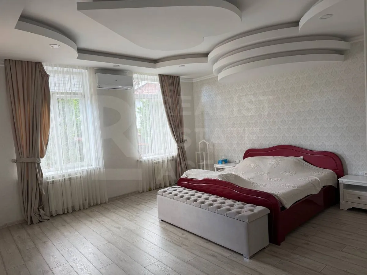 3-этажный дом, 4 комнаты, 300 м² — Изображение 4