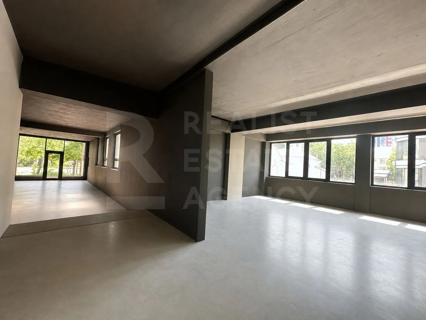Spațiu comercial, 208 m² — Imagine 2