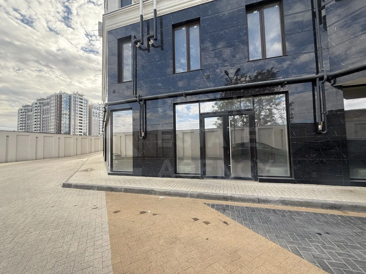 Spațiu comercial, 106 m² — Imagine 2