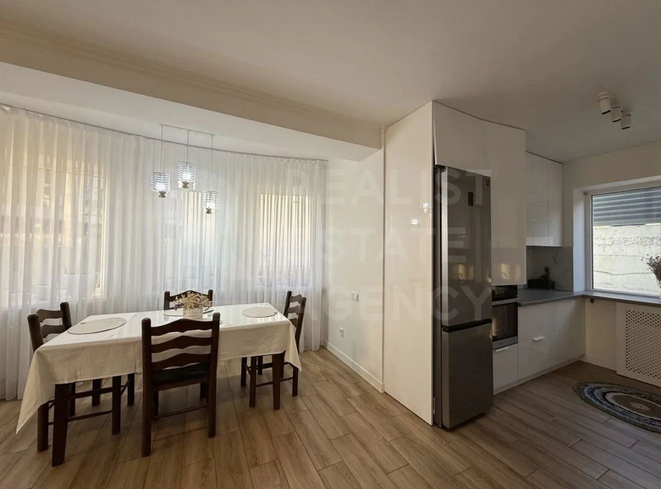 2-floor house, 3 rooms, 200 m² — Image 2