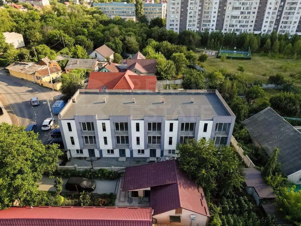 3-этажный дом, 6 комнат, 380 м² — Изображение 1