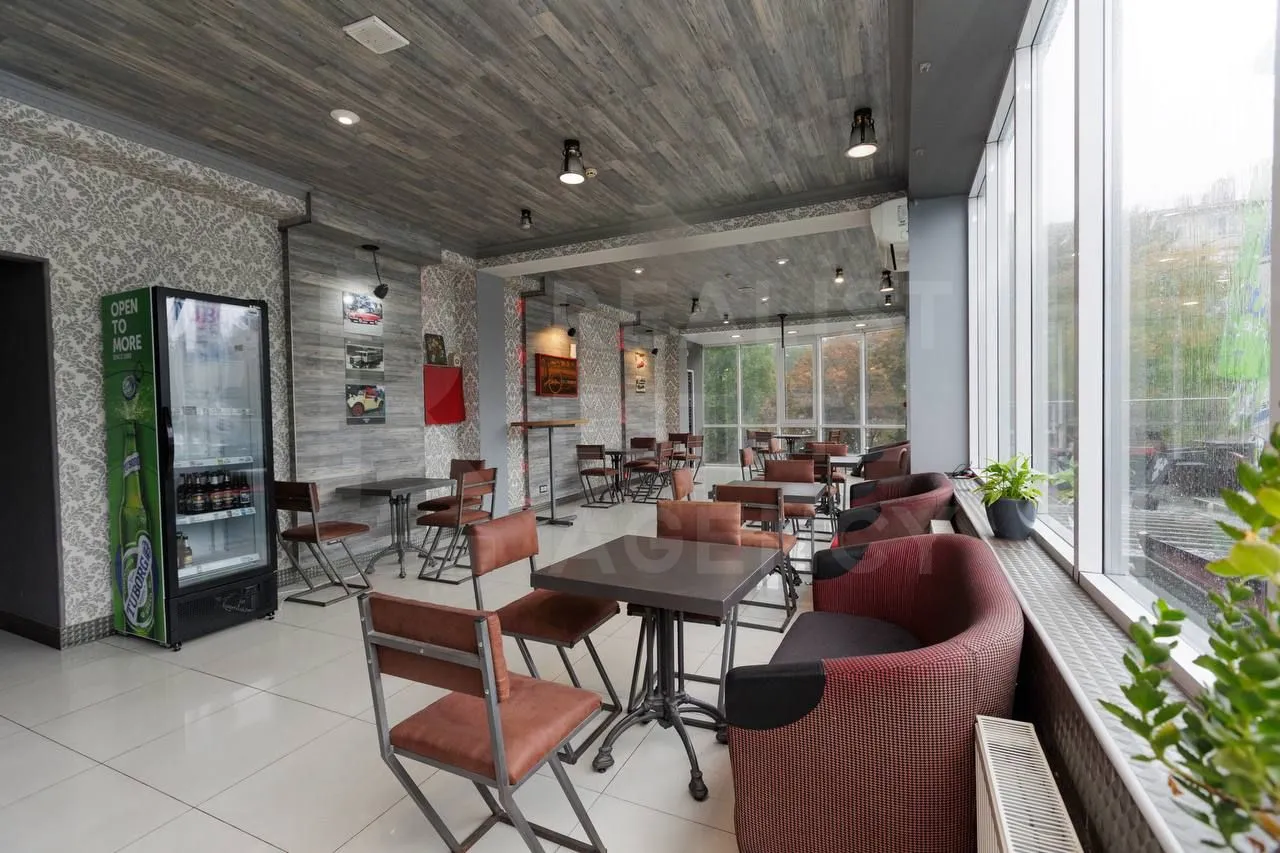 Spațiu comercial, 200 m² — Imagine 1
