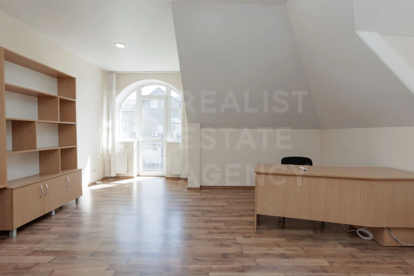 2-этажный дом, 10 комнат, 350 м² — Изображение 4