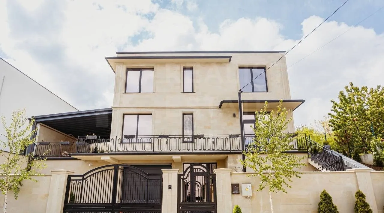 2-этажный дом, 5 комнат, 300 м² — Изображение 1