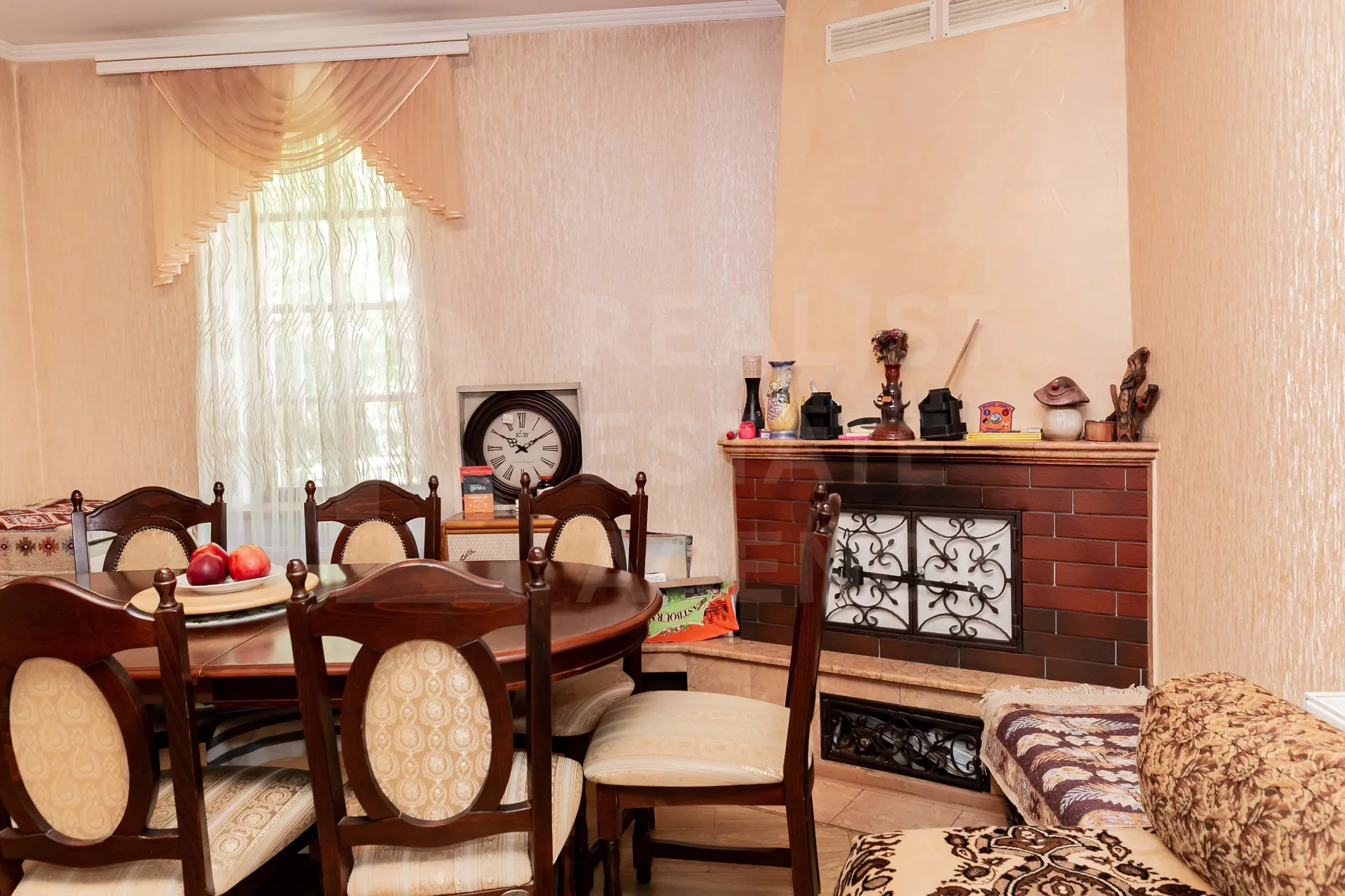 2-этажный дом, 4 комнаты, 315 м² — Изображение 4