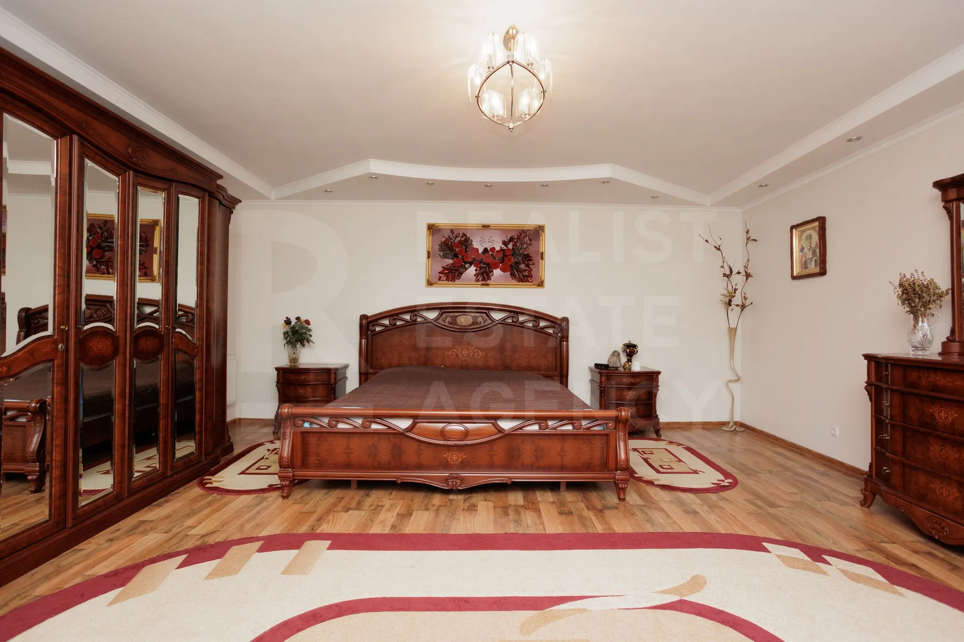 2-этажный дом, 5 комнат, 220 м² — Изображение 4