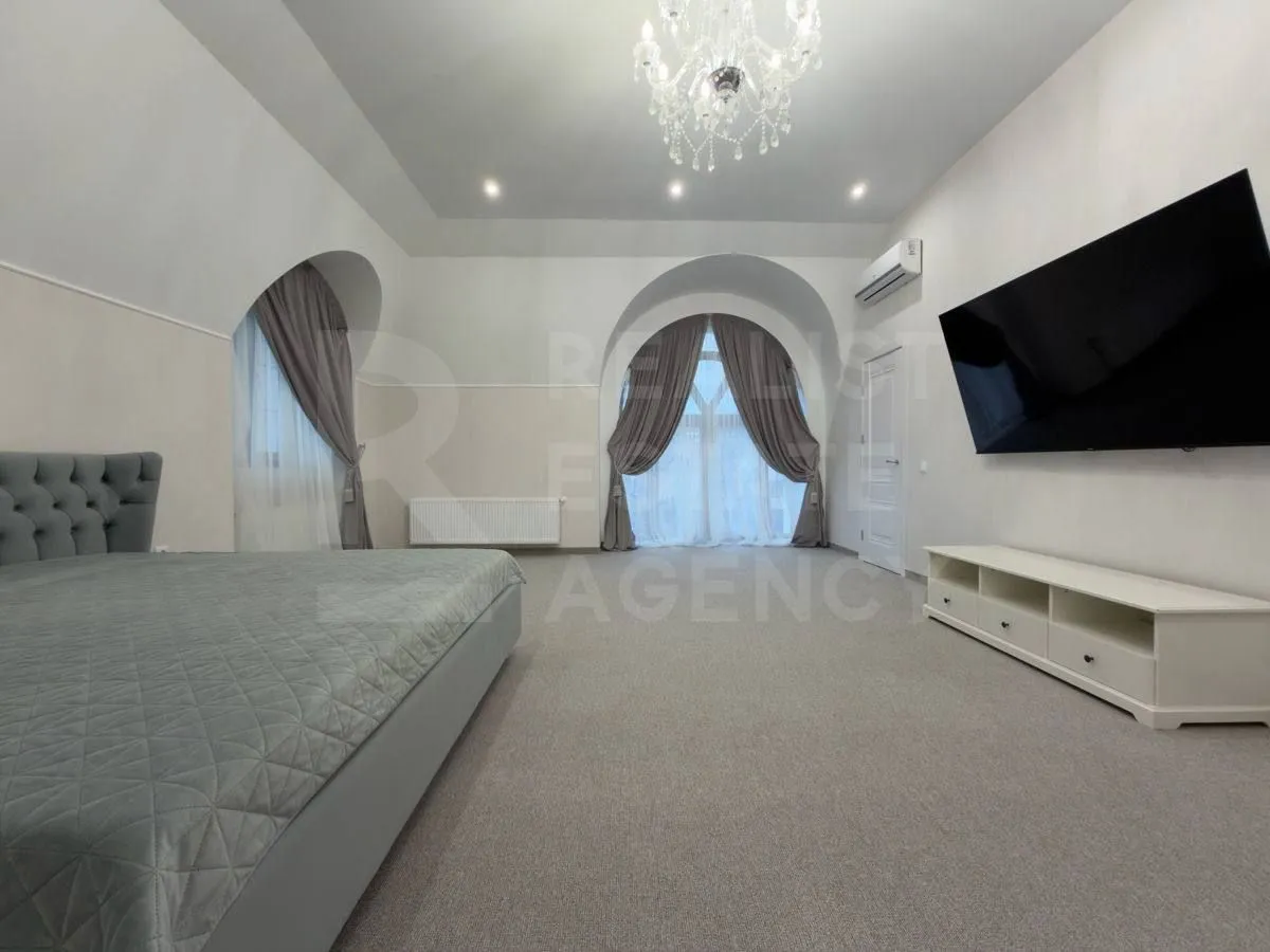 3-этажный дом, 4 комнаты, 350 м² — Изображение 4