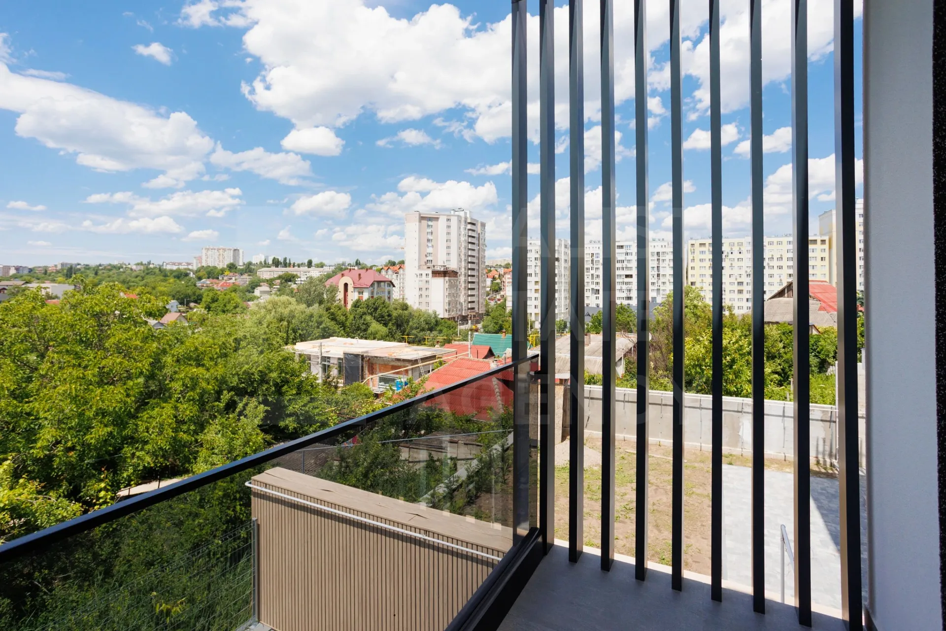 3-этажный дом, 4 комнаты, 180 м² — Изображение 4