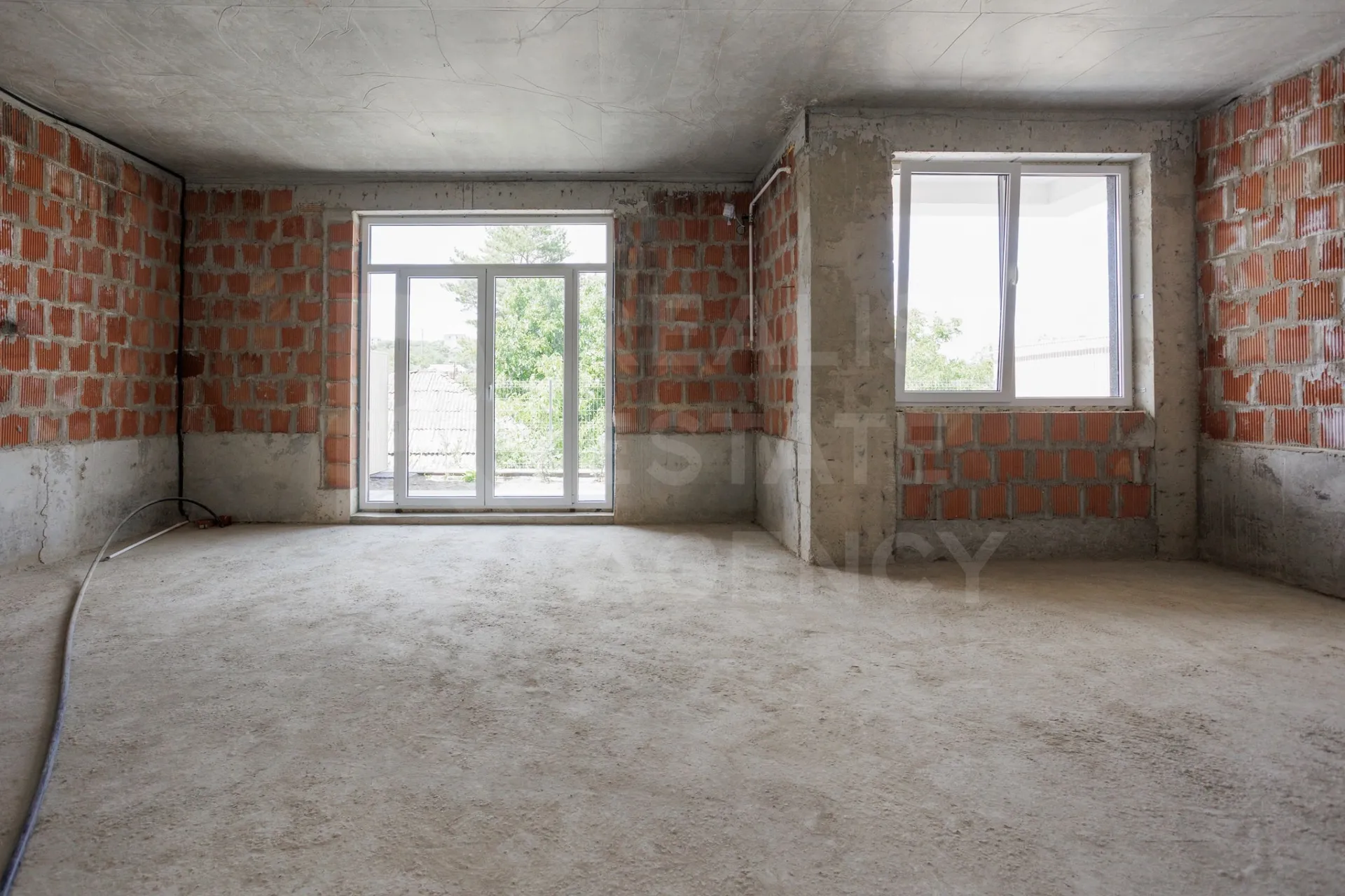 3-этажный дом, 4 комнаты, 180 м² — Изображение 2