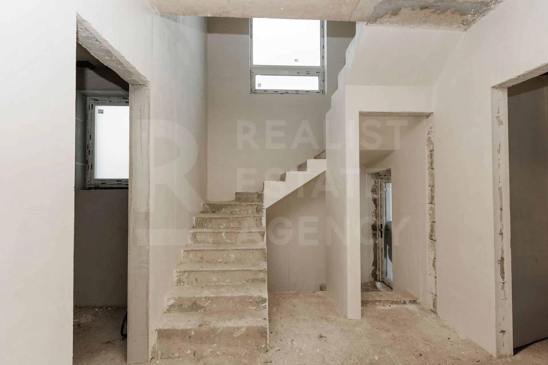 3-этажный дом, 3 комнаты, 188 м² — Изображение 3