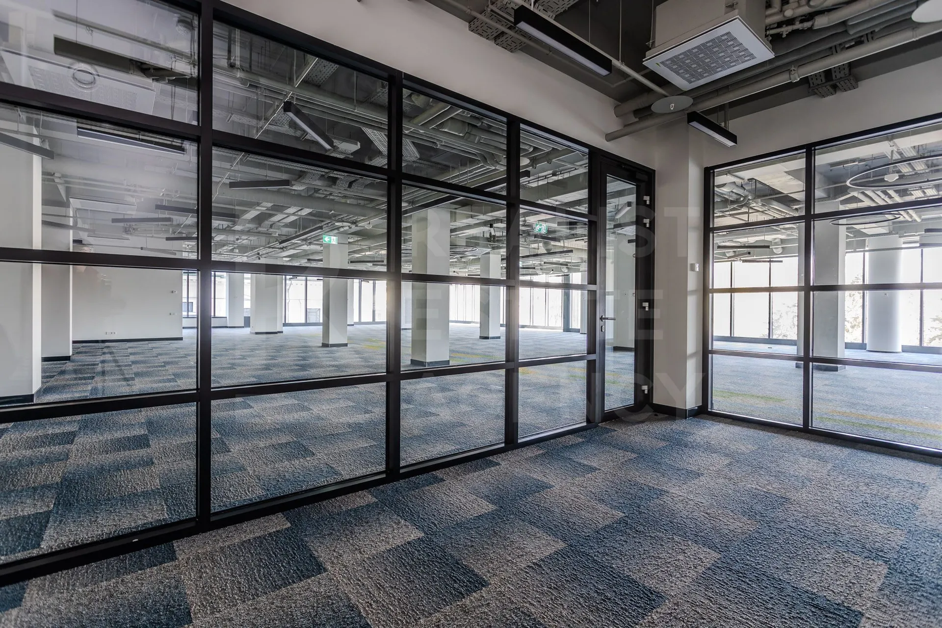 1-bedroom office, 470 m² — Image 1