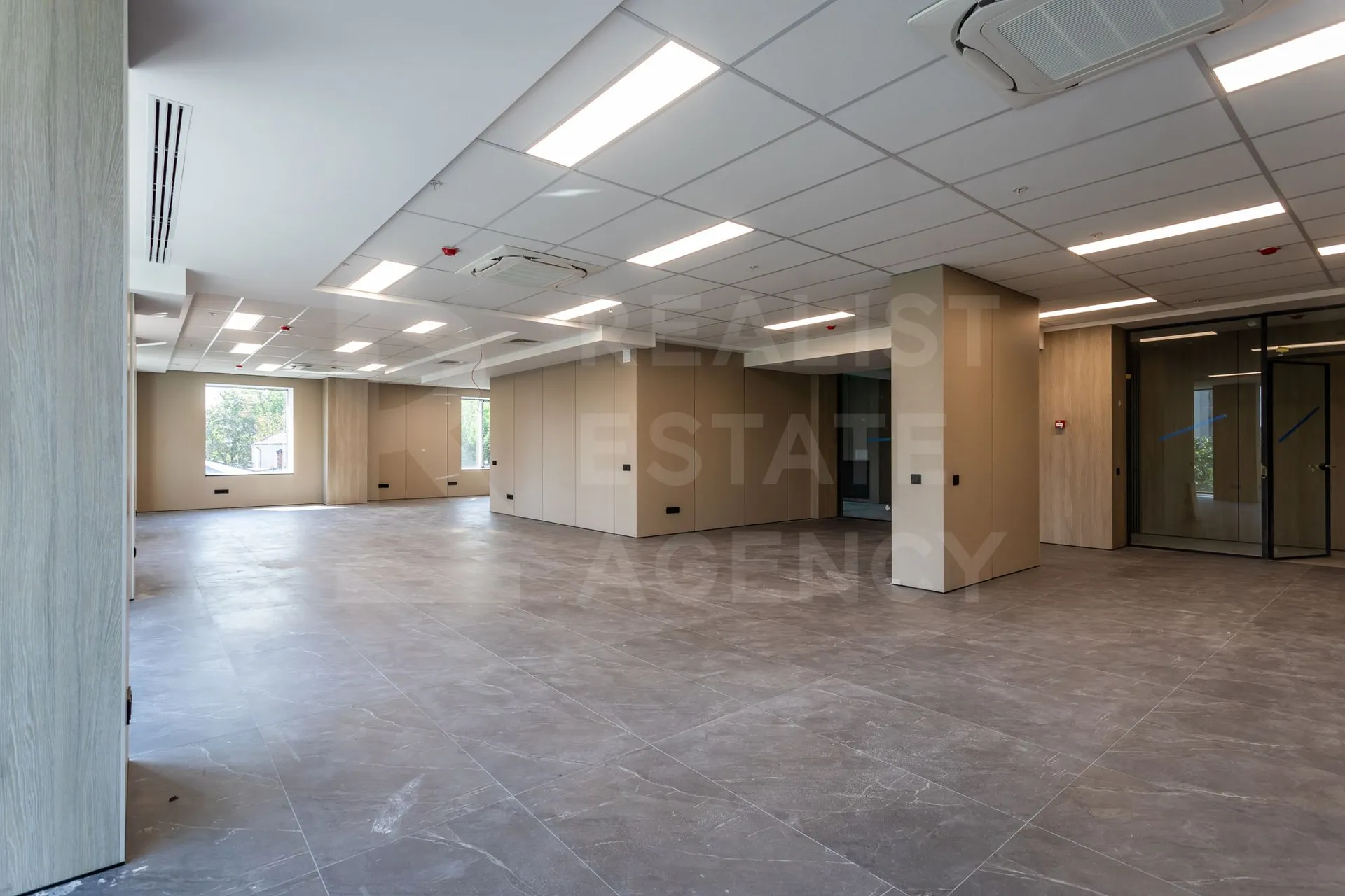 1-bedroom office, 140 m² — Image 1