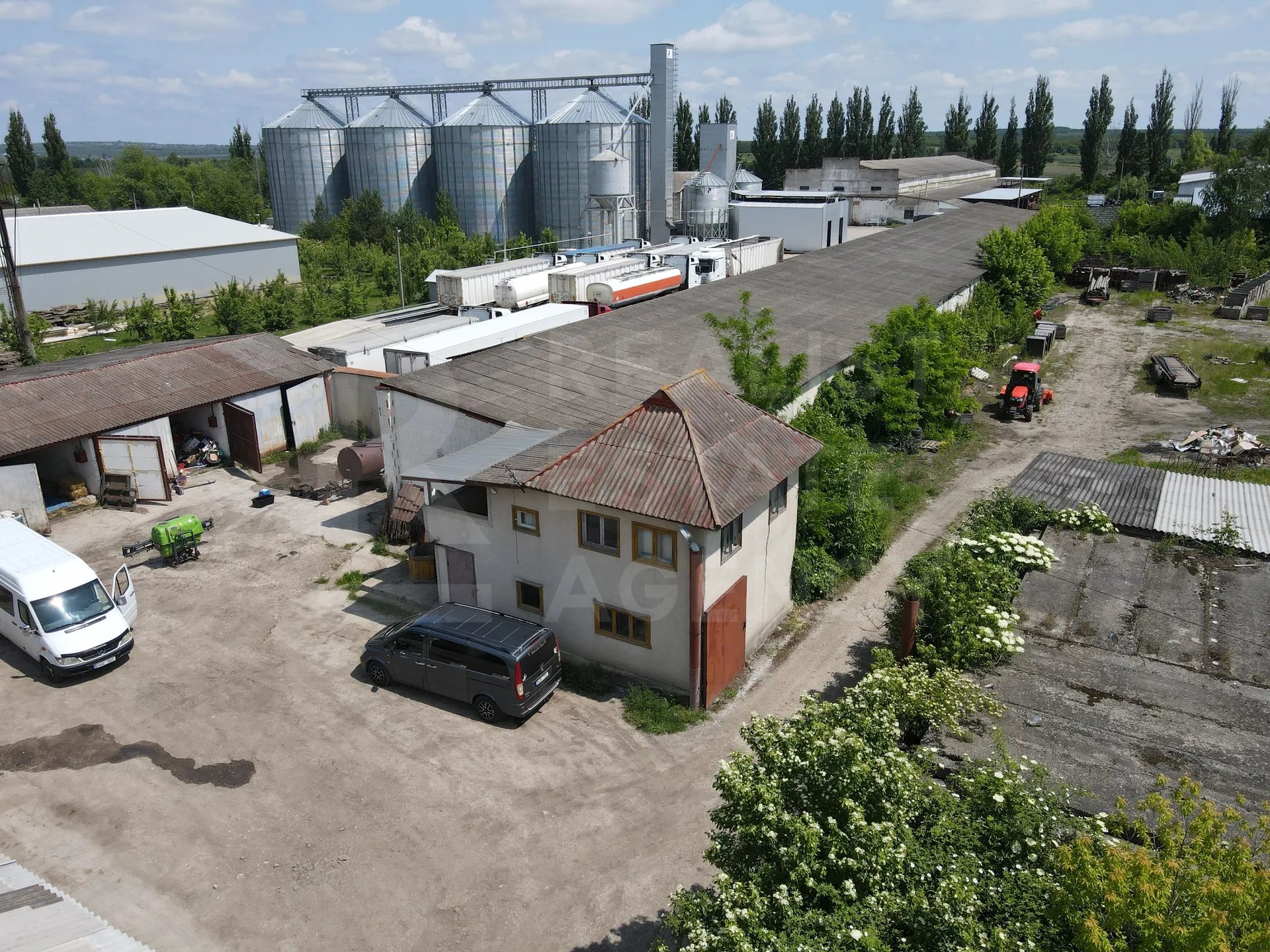 Trade space, 4 550 m² — Image 1