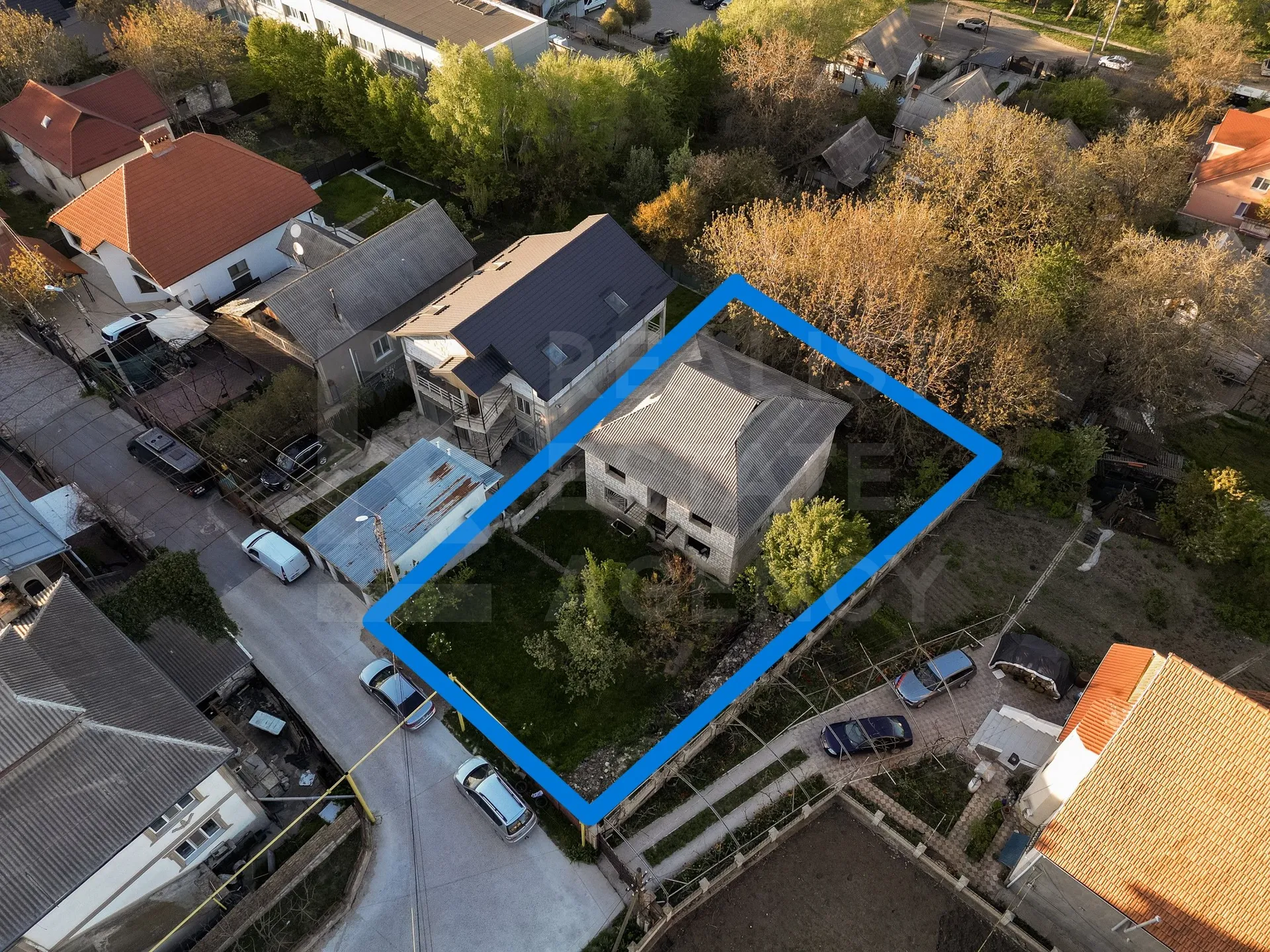 2-этажный дом, 4 комнаты, 200 м² — Изображение 1