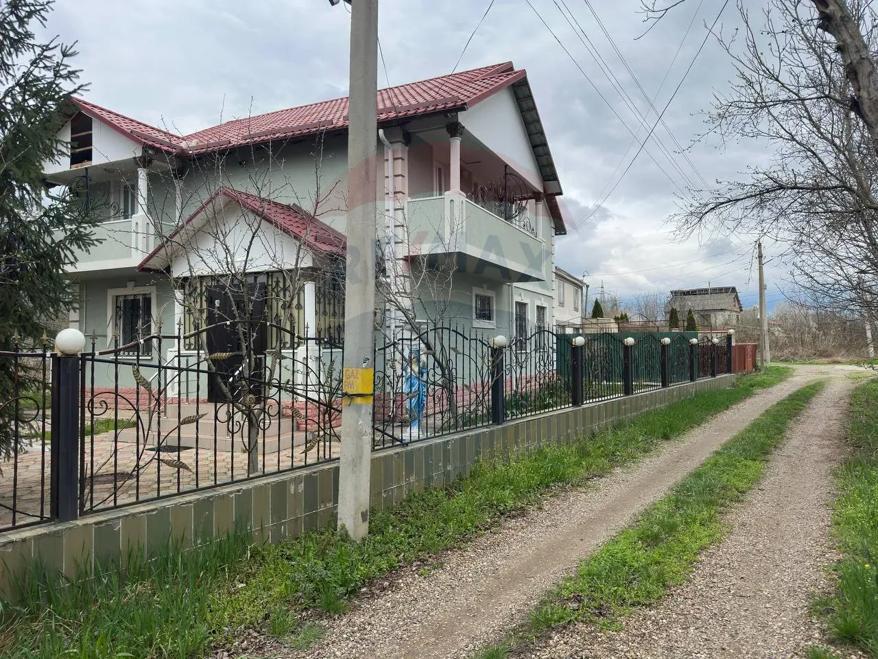 2-floor house, 200 m² — Image 1