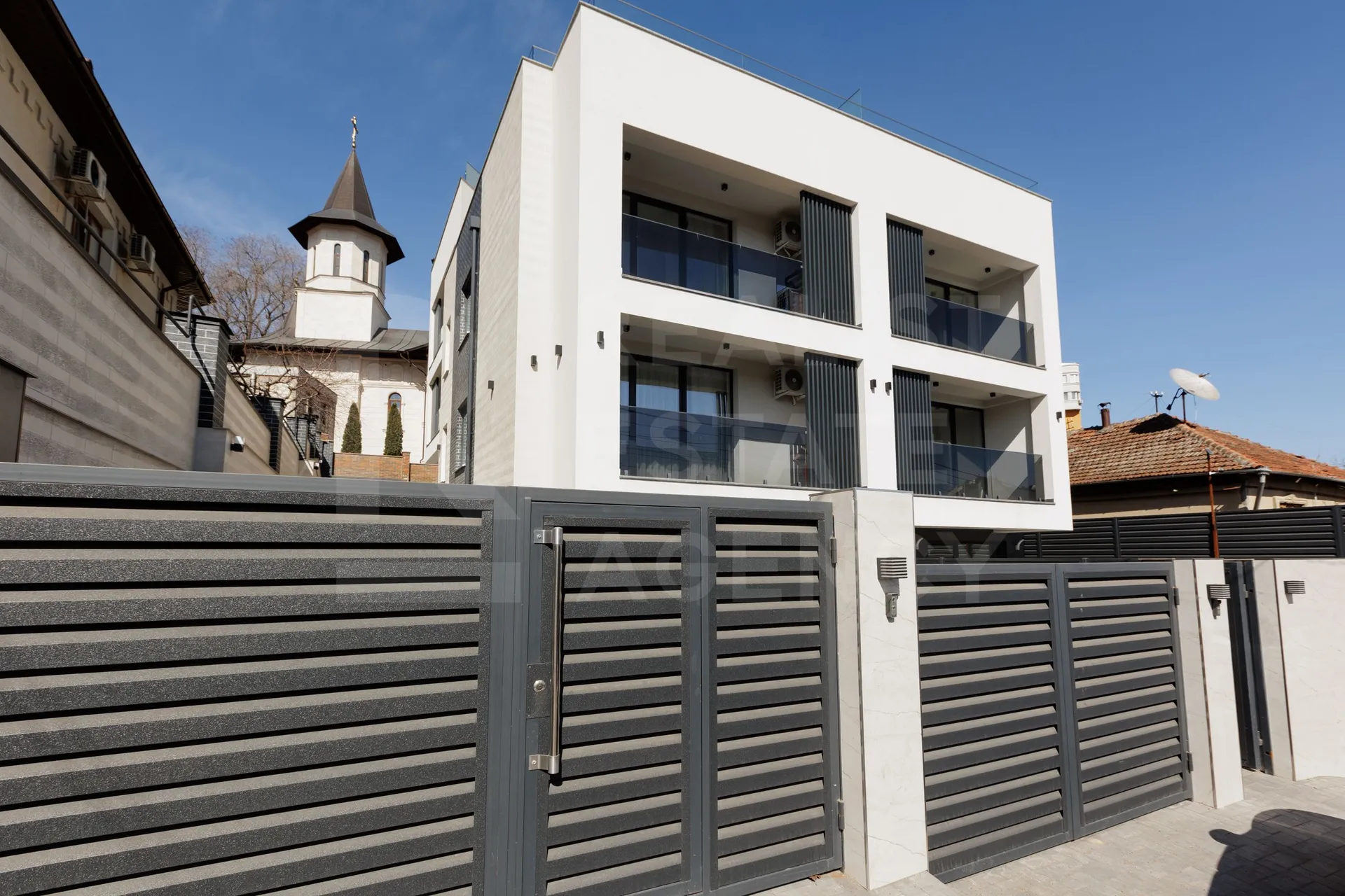2-этажный дом, 4 комнаты, 215 м² — Изображение 1