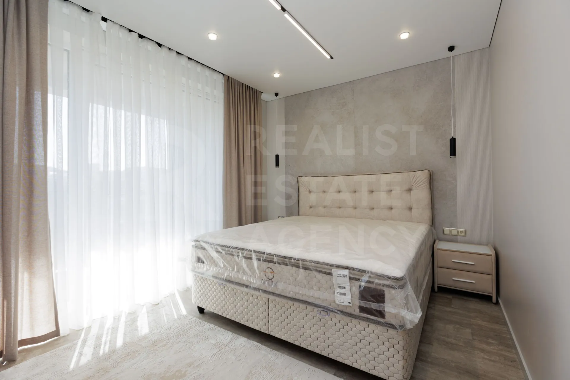 2-этажный дом, 4 комнаты, 215 м² — Изображение 4