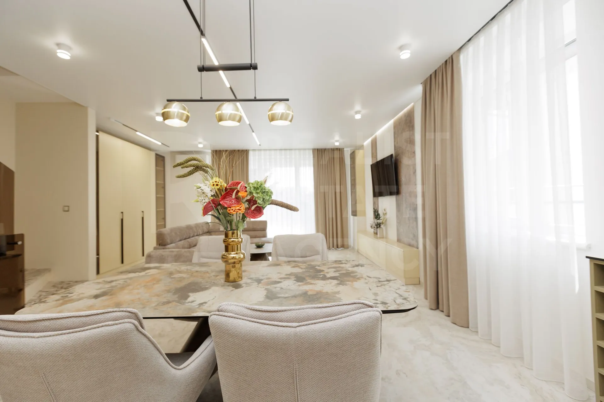 2-этажный дом, 4 комнаты, 215 м² — Изображение 3