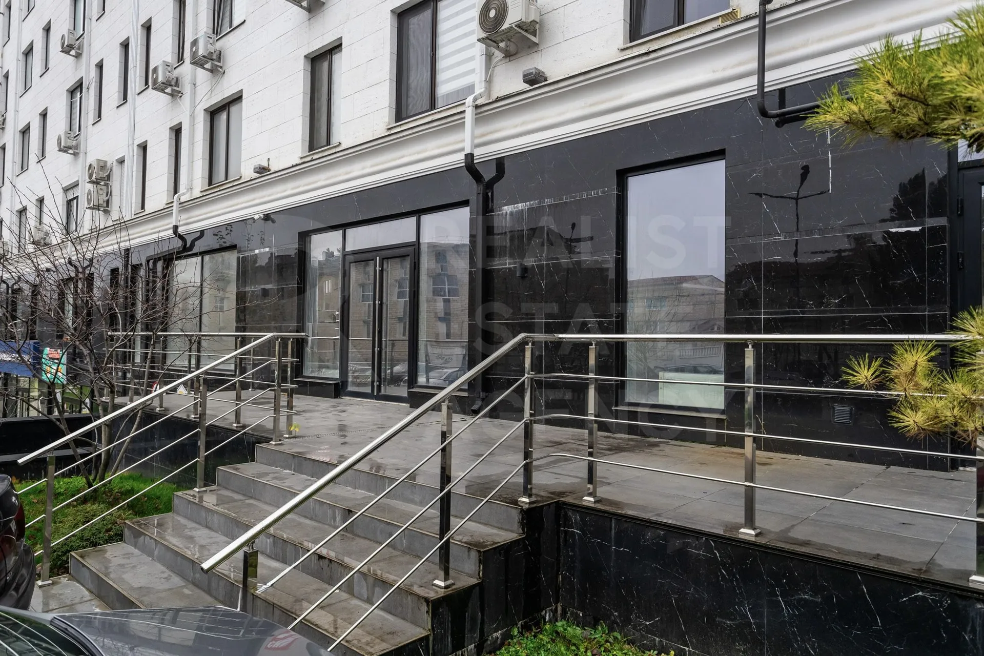 Spațiu comercial, 244.8 m² — Imagine 2