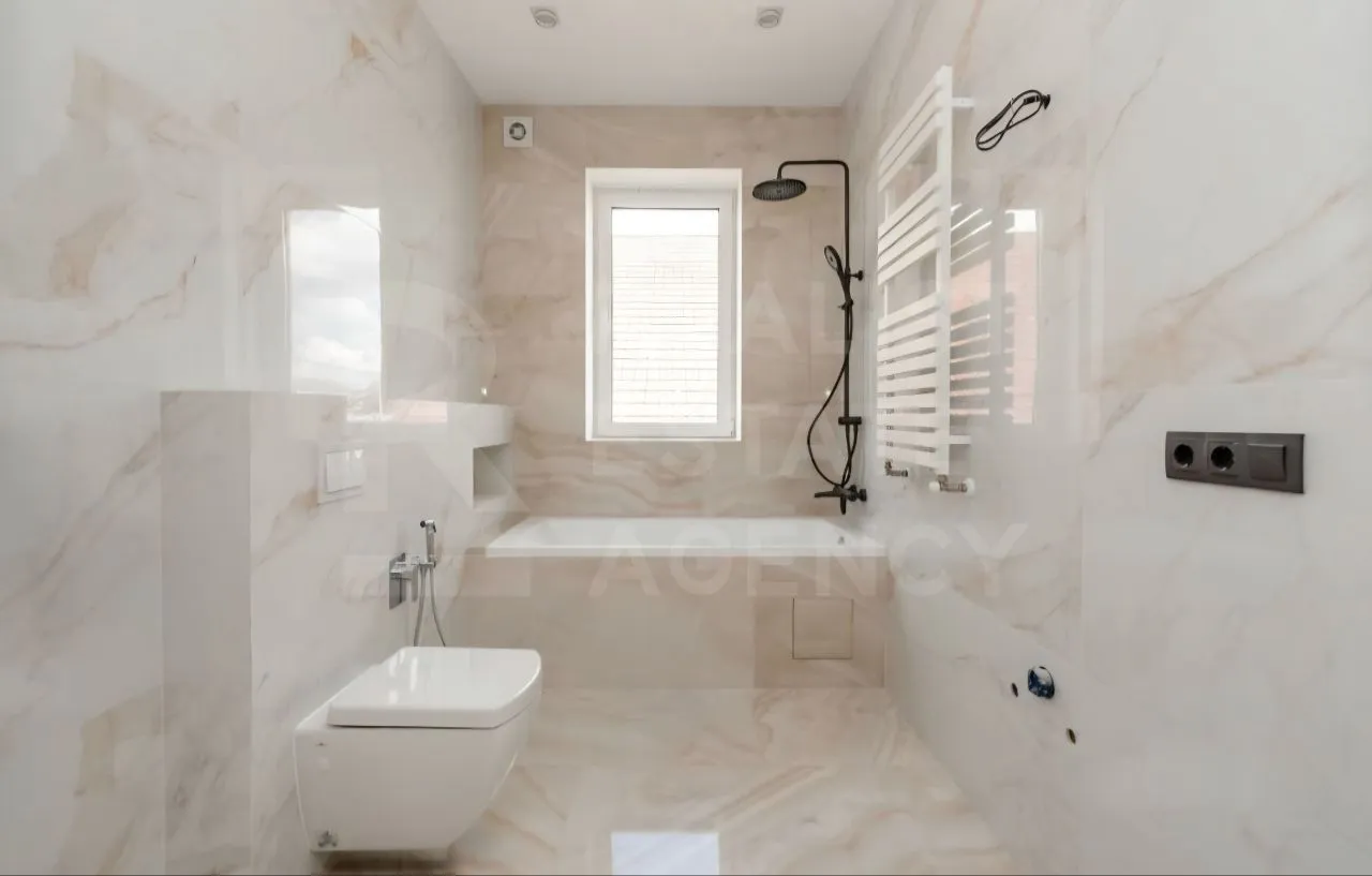 2-этажный дом, 4 комнаты, 240 м² — Изображение 3