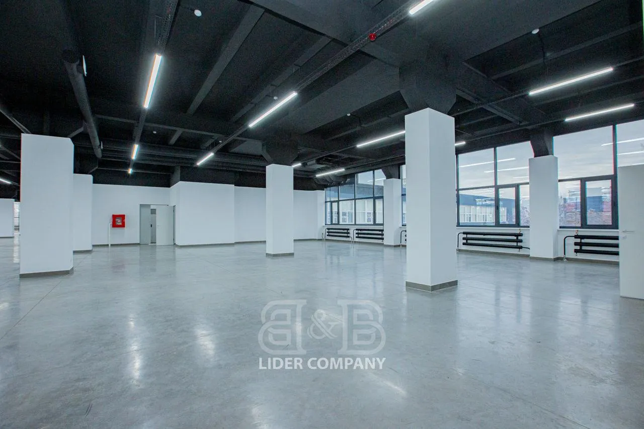 Commercial space, 1 000 m² — Image 1