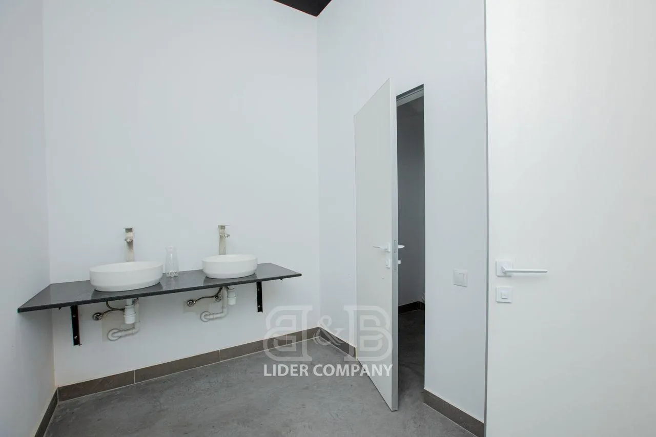 Commercial space, 1 000 m² — Image 2