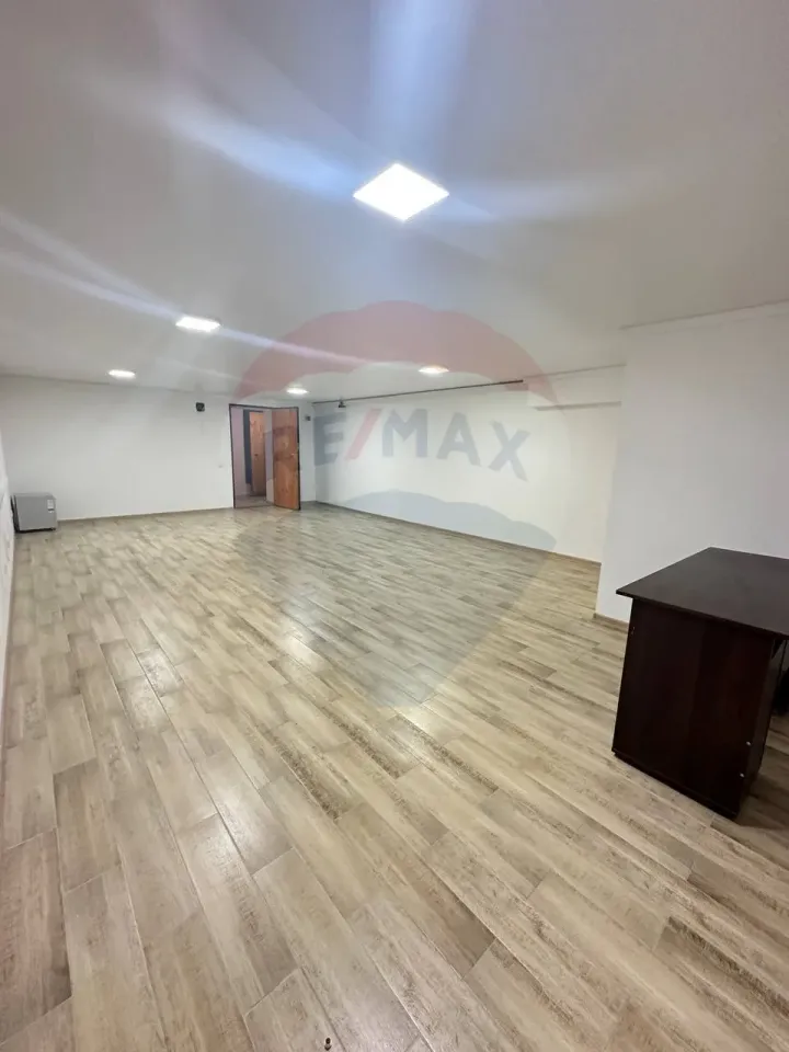 Trade space, 48.4 m² — Image 3