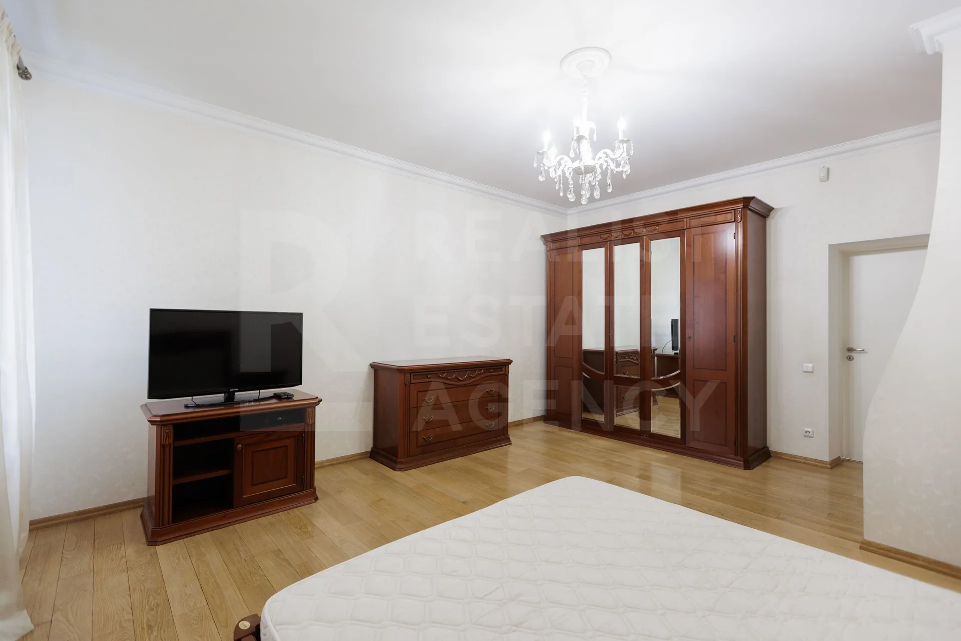 4-bedroom apartment, 156 m² — Image 2