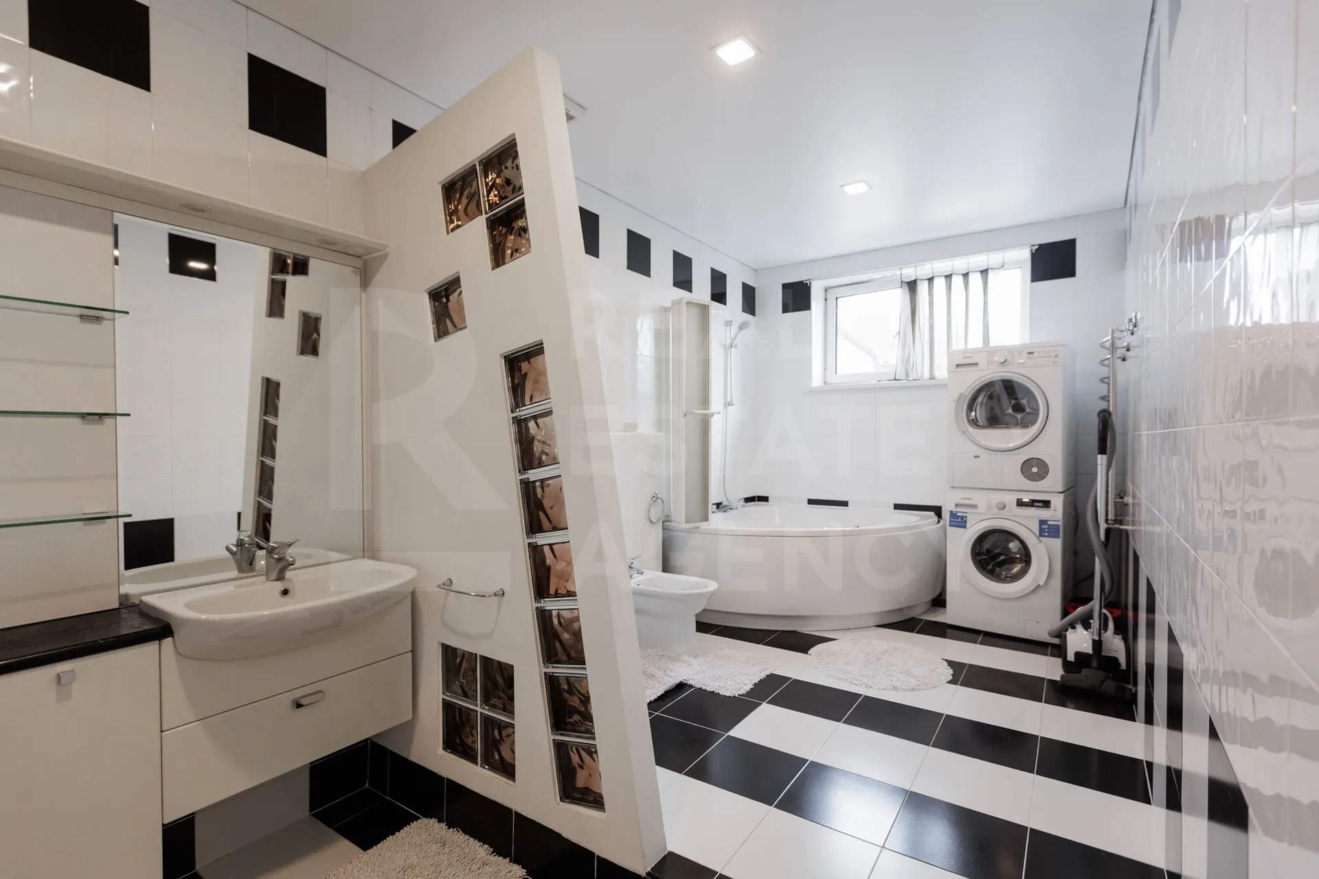 4-bedroom apartment, 156 m² — Image 3