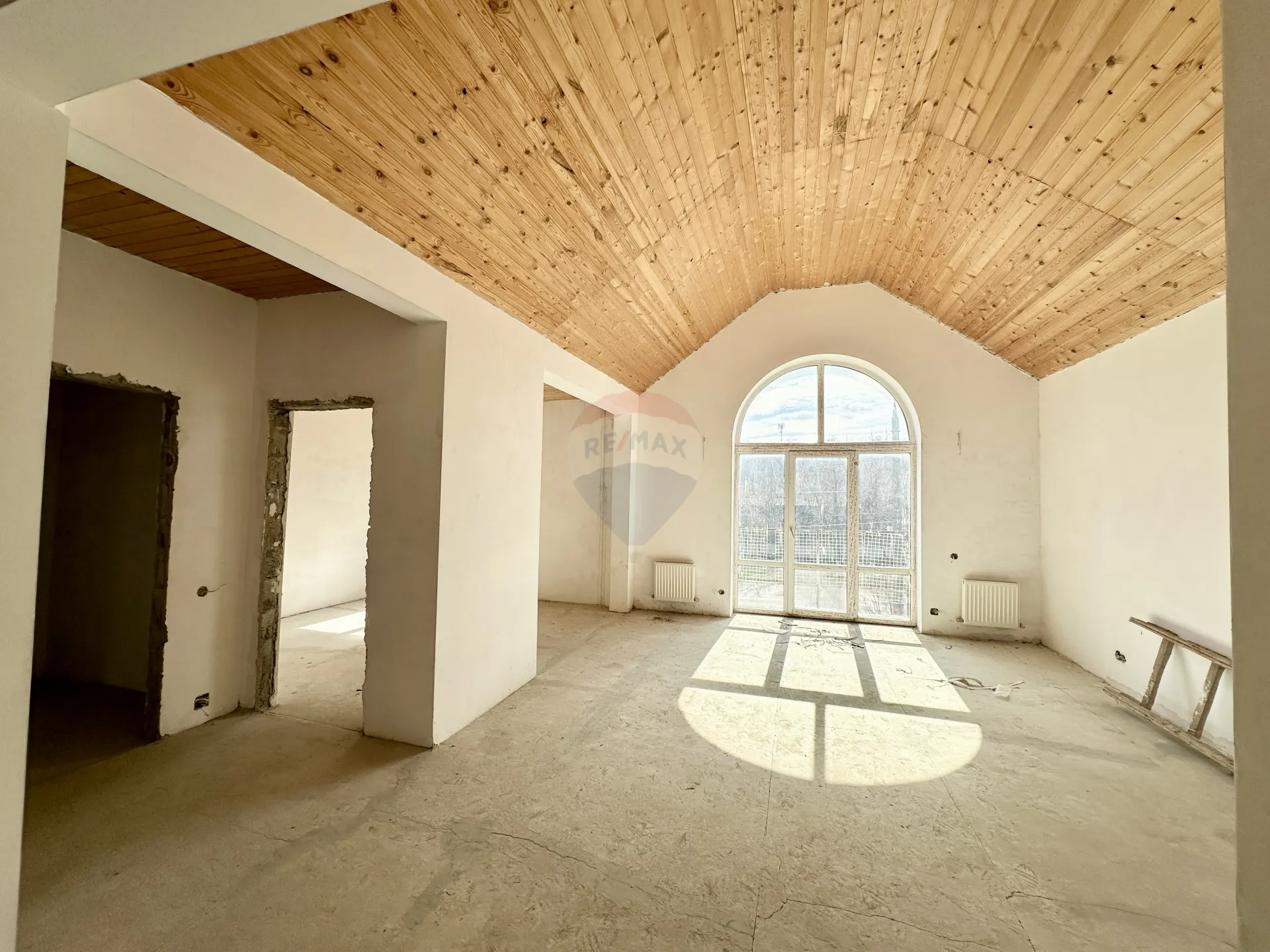 Free-purpose property, 800 m² — Image 2