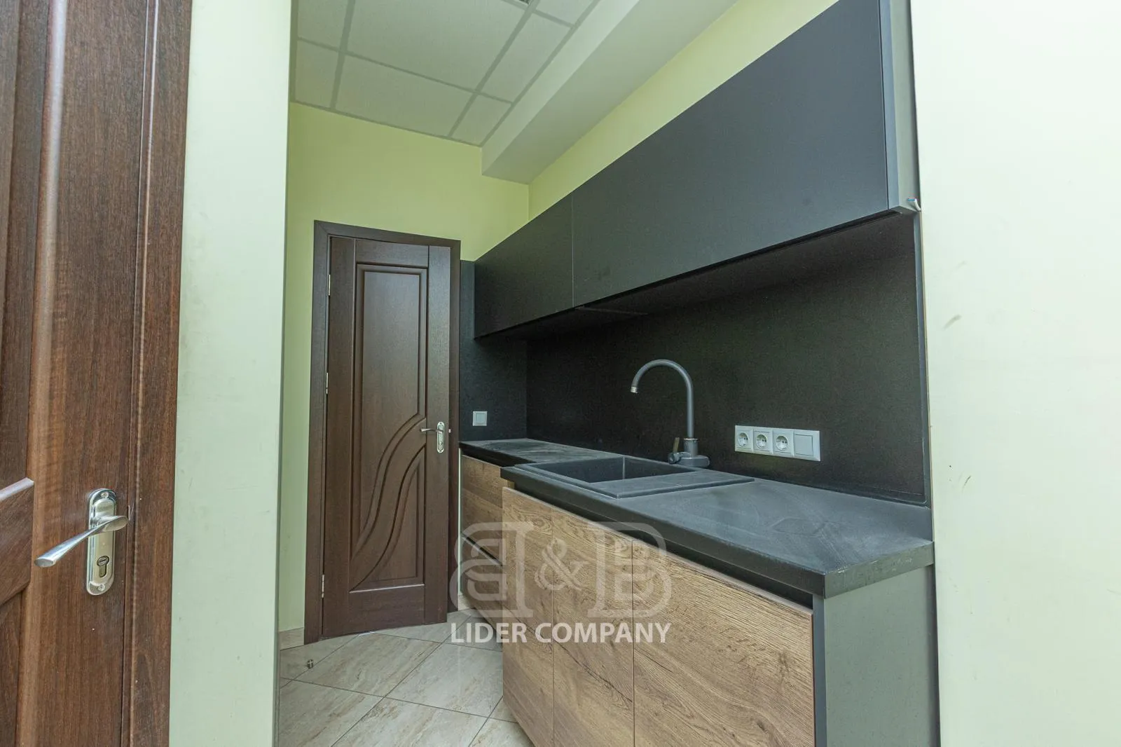 Spațiu comercial, 950 m² — Imagine 2
