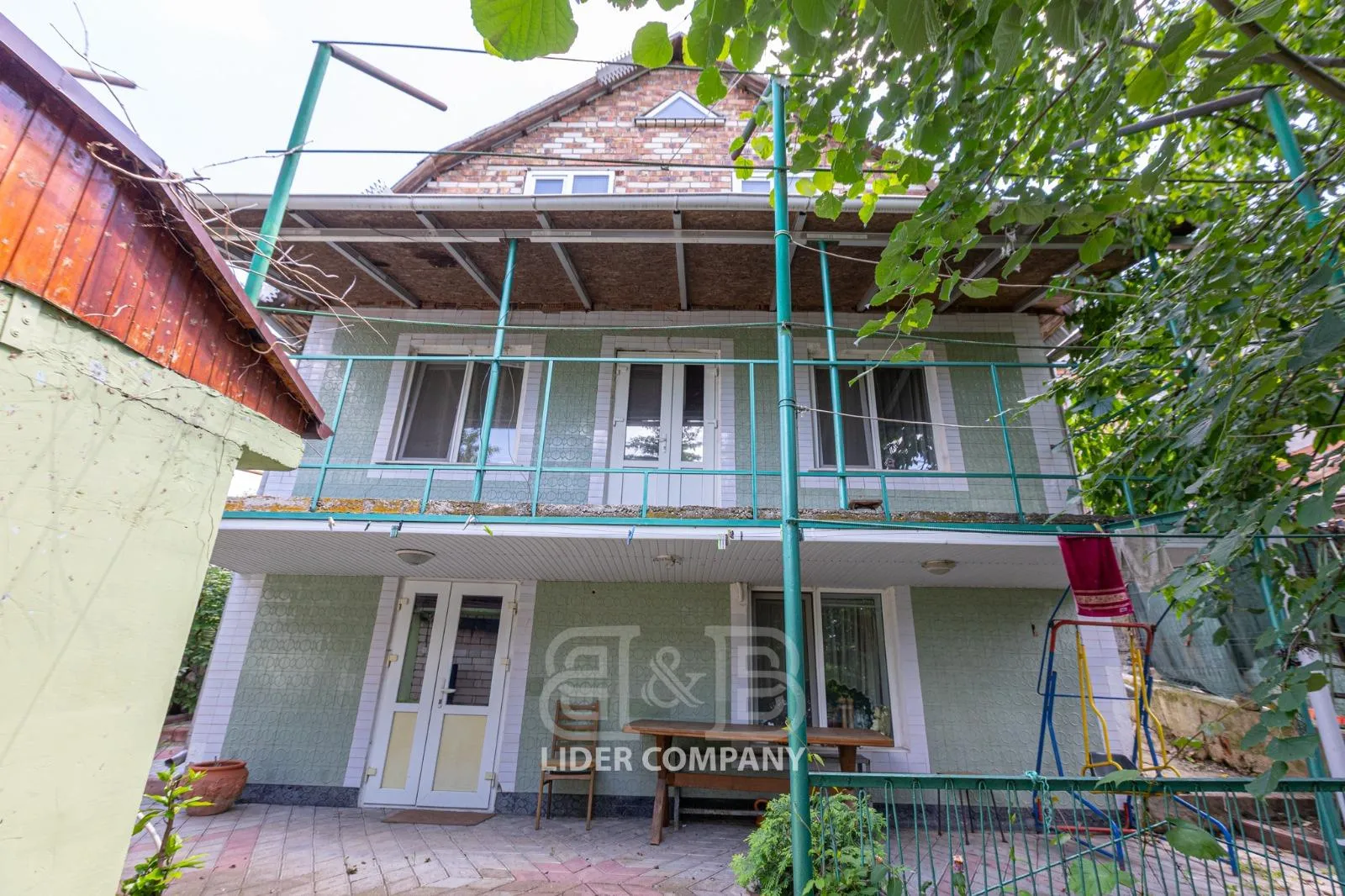 2-etaje casă, 3 camere, 140 m² — Imagine 1