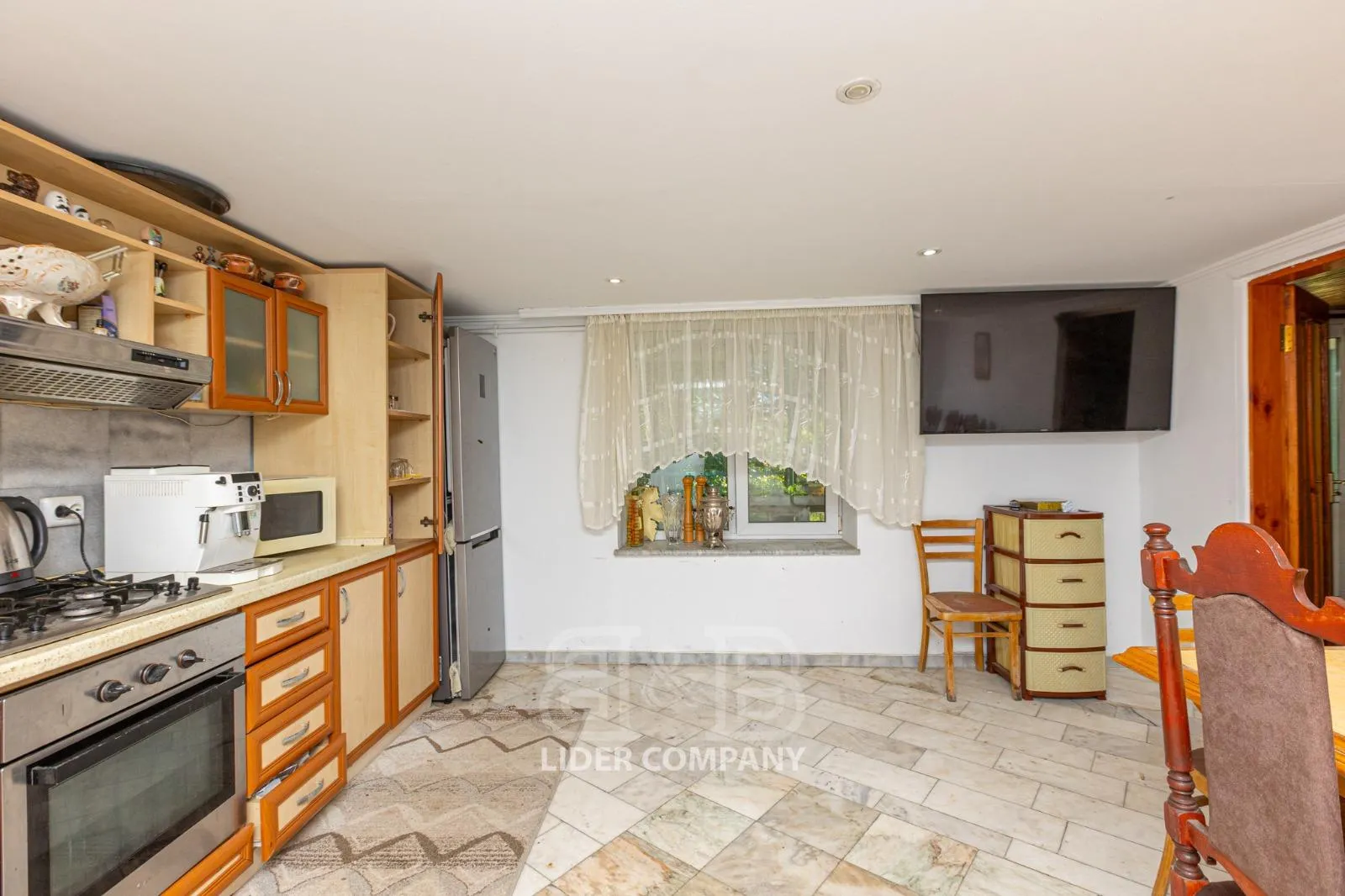 2-etaje casă, 3 camere, 140 m² — Imagine 2