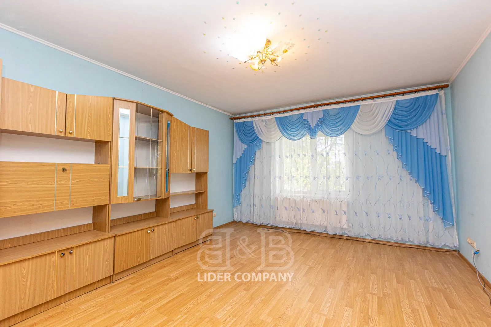 2-etaje casă, 4 camere, 180 m² — Imagine 3