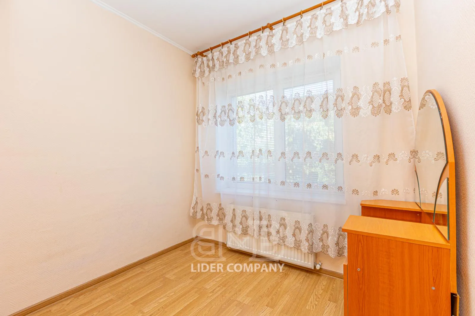 2-etaje casă, 4 camere, 180 m² — Imagine 4