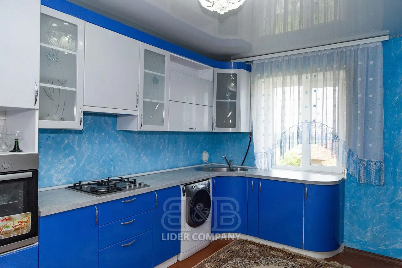 1-этажный дом, 4 комнаты, 140 м² — Изображение 2