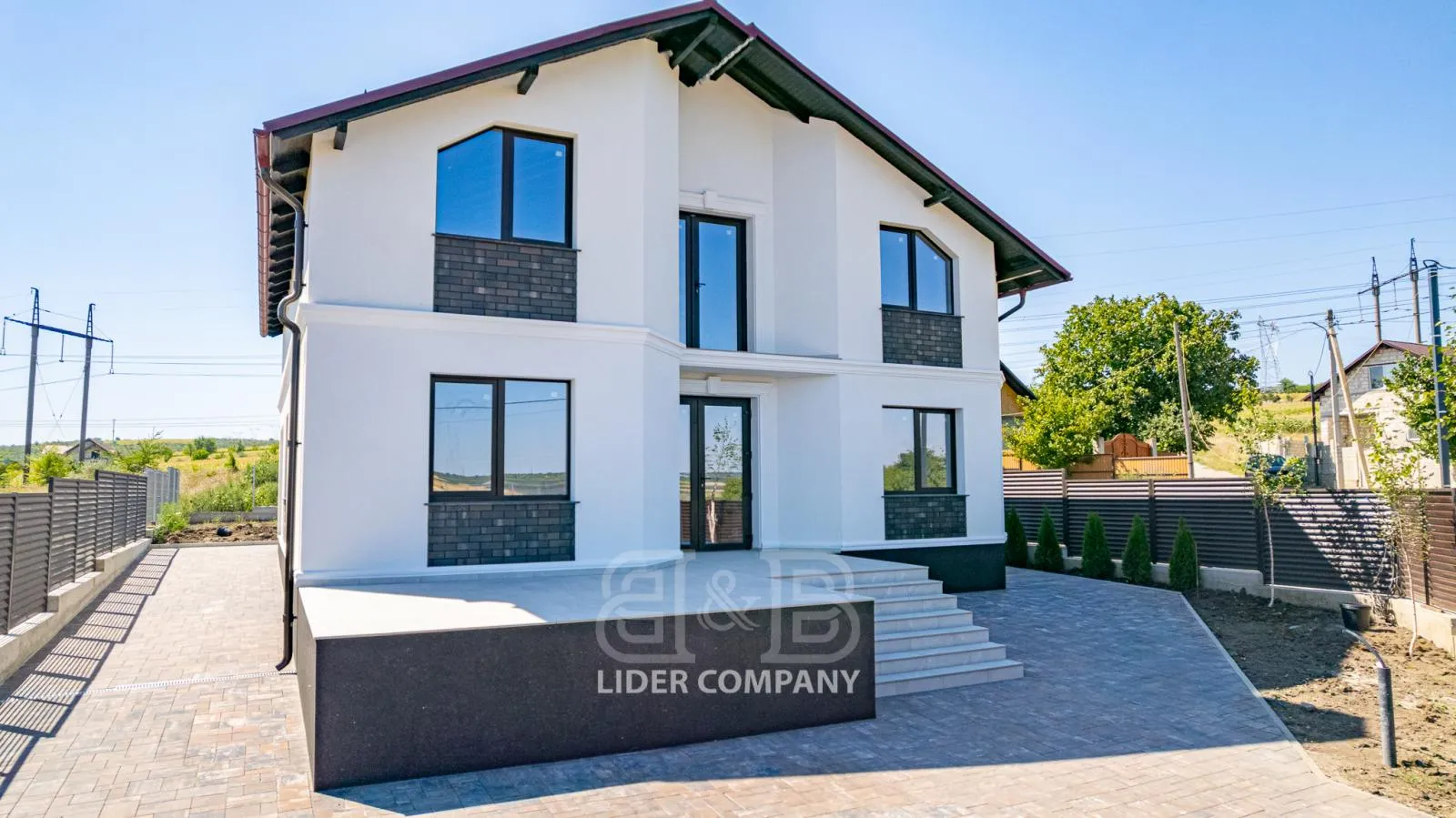 2-etaje casă, 4 camere, 200 m² — Imagine 1