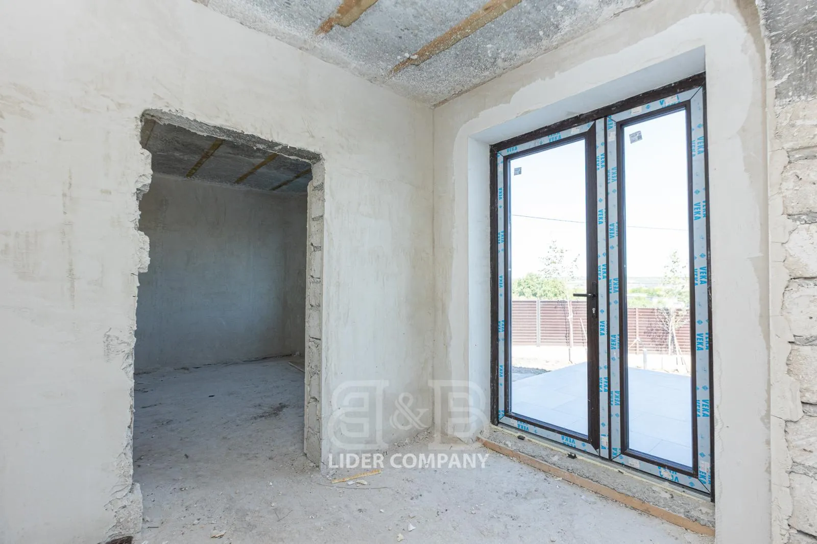 2-etaje casă, 4 camere, 200 m² — Imagine 2