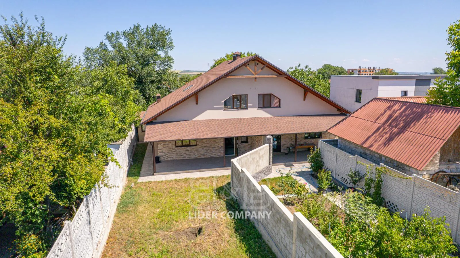 2-etaje casă, 3 camere, 130 m² — Imagine 1