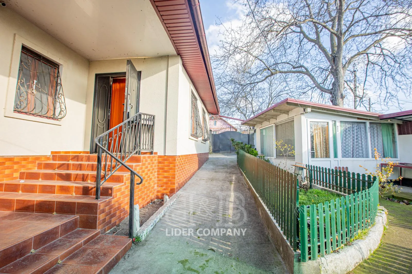 1-etaje casă, 3 camere, 138 m² — Imagine 1