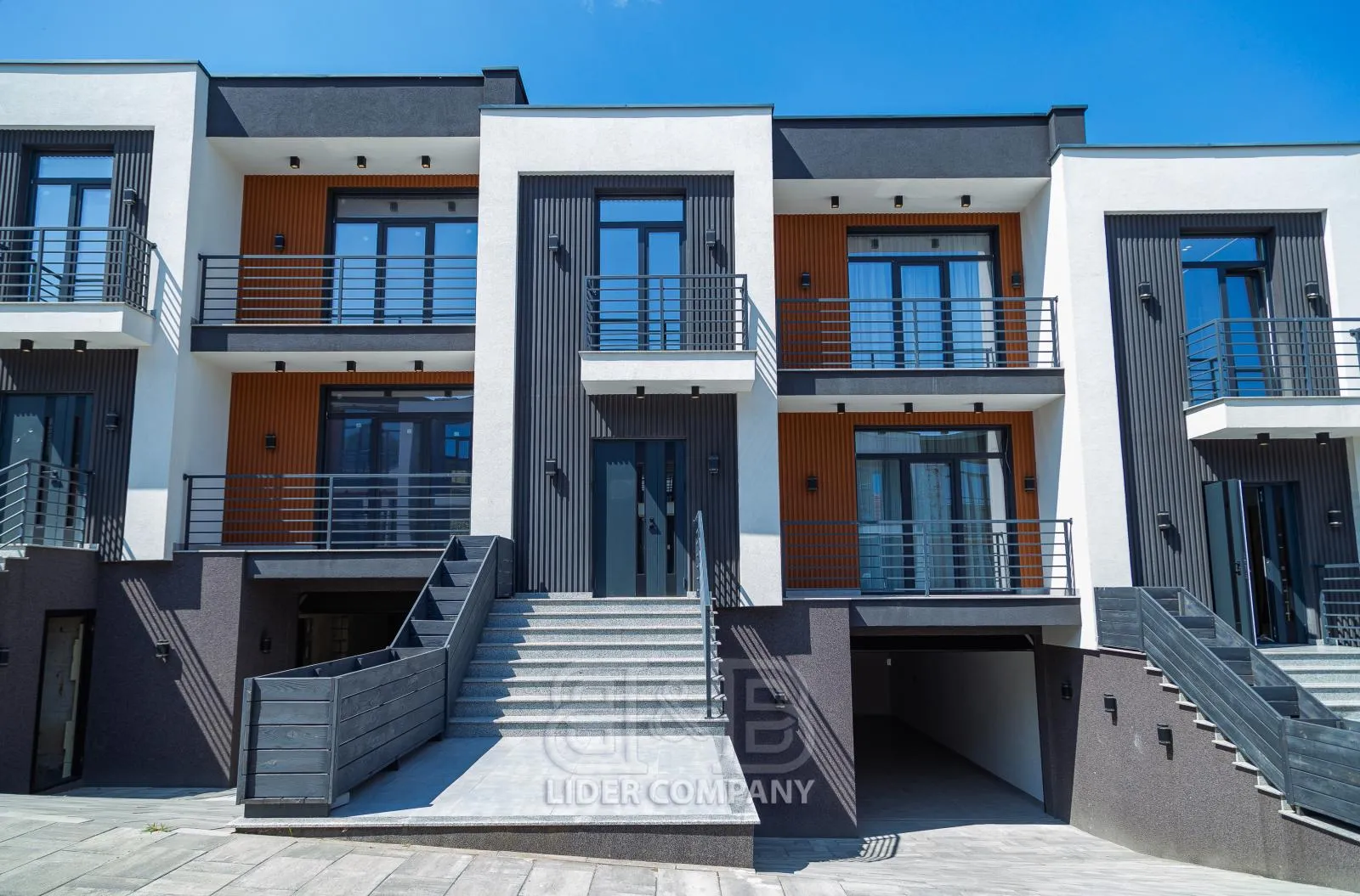 2-этажный дом, 3 комнаты, 200 м² — Изображение 1