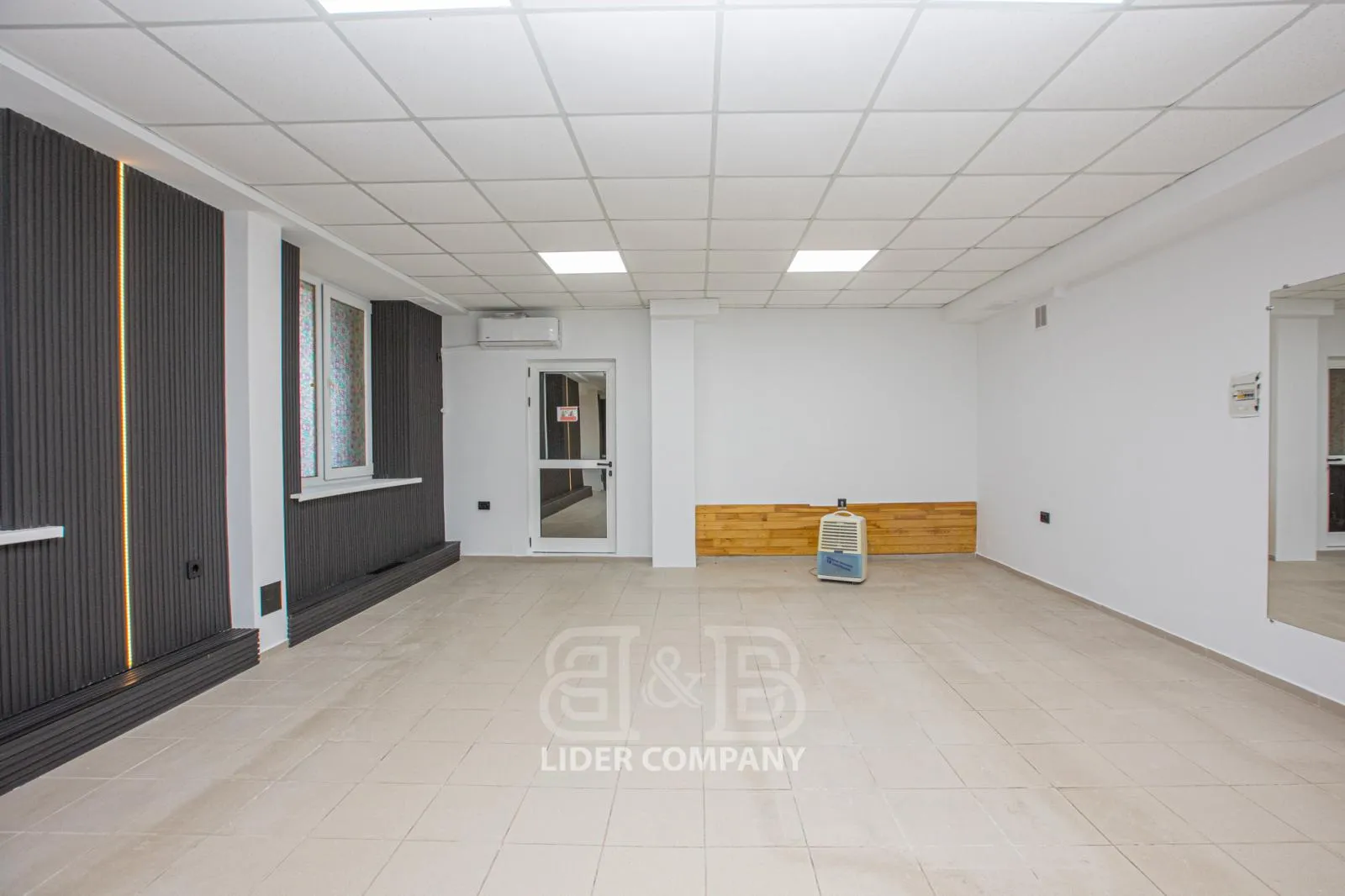 Spațiu comercial, 64 m² — Imagine 1